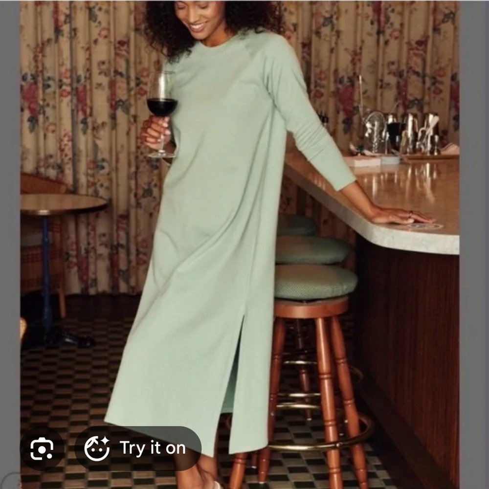 Lake Long-Sleeve Midi sweatshirt Dress in Sage Green